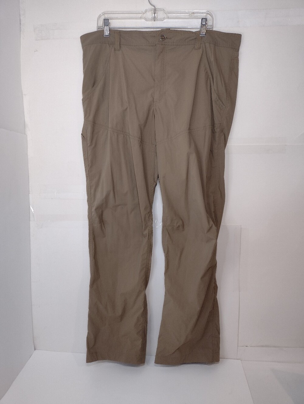 Magellan Outdoors Men's Tan Khaki Travel Chinos Size (36)